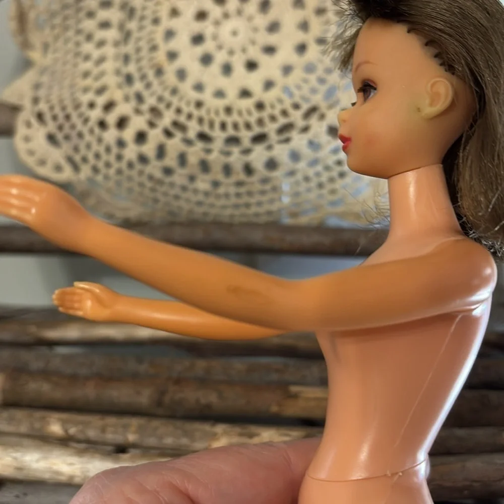 VINTAGE PRE OWNED 1966 #21 FRANCIE DOLL WITH EYELASHES & CLICKING BENDABLE LEGS